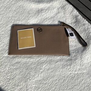 NWT Michael  Kors Brown Leather Clutch Wrislet